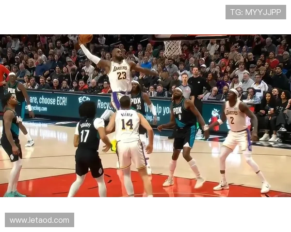 詹姆斯赞团队防守提升 斯马特展现赢家气质 詹姆斯赞团队防守提升 斯马特展现赢家气质